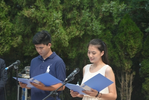 兩岸學(xué)生代表朗誦祭文 兩岸學(xué)生代表朗誦祭文