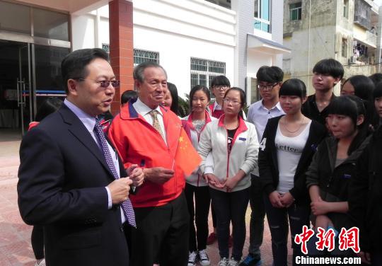 臺胞祖孫三代赴閩捐資興學閩臺兩中學締結姐妹校 臺胞祖孫三代赴閩捐資興學閩臺兩中學締結姐妹校