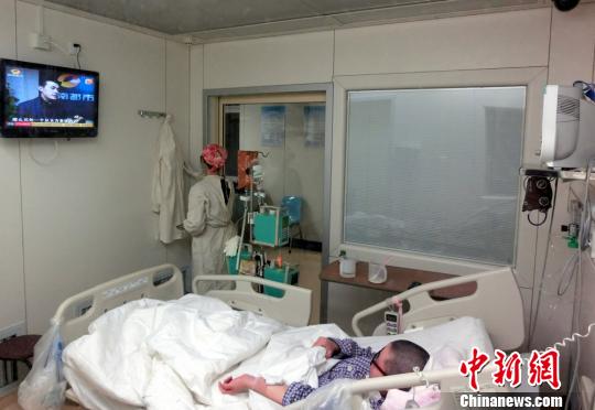 臺(tái)胞捐造血干細(xì)胞救助湖南白血病女孩(圖) 臺(tái)胞捐造血干細(xì)胞救助湖南白血病女孩(圖)