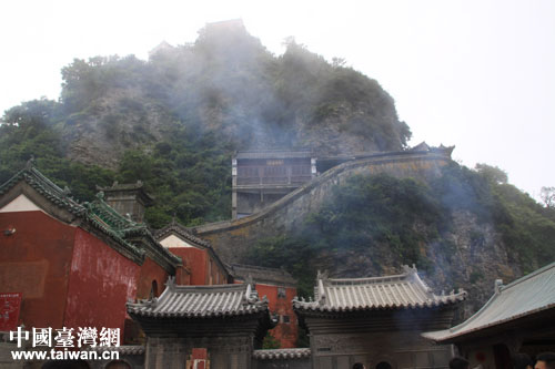 �ɰ�ͬ�W���䮔ɽ�º�Ӱ