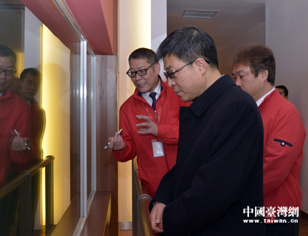 陜西省臺辦主任楊勇在臺資企業康師傅車間調研。(中國臺灣網發) 陜西省臺辦主任楊勇在臺資企業康師傅車間調研。(中國臺灣網發)
