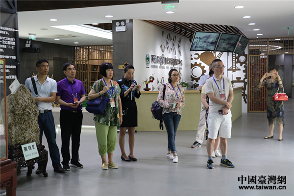 “吳頭楚尾看鄂東——海峽兩岸媒體荊楚行”參訪黃石國(guó)家礦山公園。(中國(guó)臺(tái)灣網(wǎng) 郜利敏 攝) “吳頭楚尾看鄂東——海峽兩岸媒體荊楚行”參訪黃石國(guó)家礦山公園。(中國(guó)臺(tái)灣網(wǎng) 郜利敏 攝)