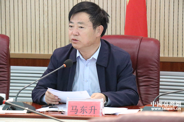 廣河縣人民政府縣長馬東升介紹廣河縣精準扶貧工作。 廣河縣人民政府縣長馬東升介紹廣河縣精準扶貧工作。