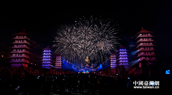 臺(tái)灣佛光山舉行煙火表演慶賀新春佳節(jié)。 臺(tái)灣佛光山舉行煙火表演慶賀新春佳節(jié)。