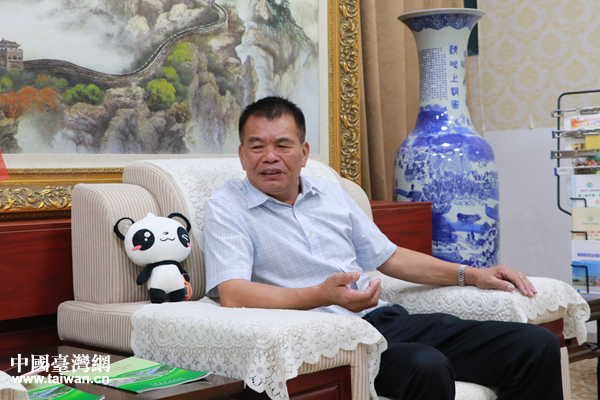 福建省泉州市新輝大投資發(fā)展有限公司董事長、海峽兩岸中小企業(yè)聯(lián)合促進(jìn)會(huì)會(huì)長呂雙輝。 福建省泉州市新輝大投資發(fā)展有限公司董事長、海峽兩岸中小企業(yè)聯(lián)合促進(jìn)會(huì)會(huì)長呂雙輝。