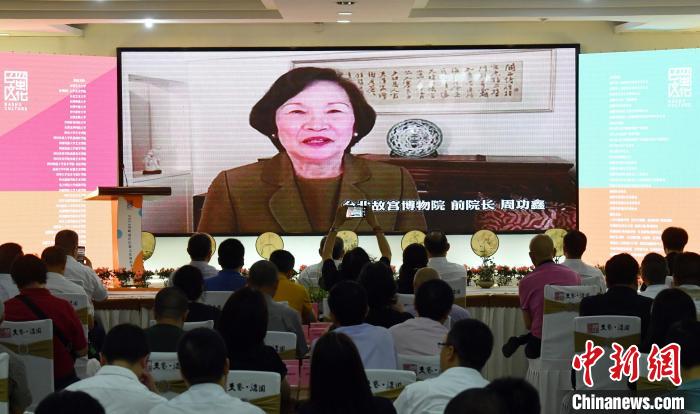 圖為開幕式現場,臺灣嘉賓視頻參會。 劉忠俊 攝