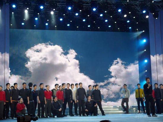 央視春晚緊急調整板塊白巖松領銜賑災朗誦(圖)