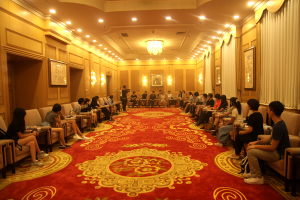 “2016年臺(tái)灣學(xué)子暑期文化實(shí)習(xí)月”活動(dòng)走進(jìn)中山公園音樂堂(記者 陳文韜攝) “2016年臺(tái)灣學(xué)子暑期文化實(shí)習(xí)月”活動(dòng)走進(jìn)中山公園音樂堂(記者 陳文韜攝)